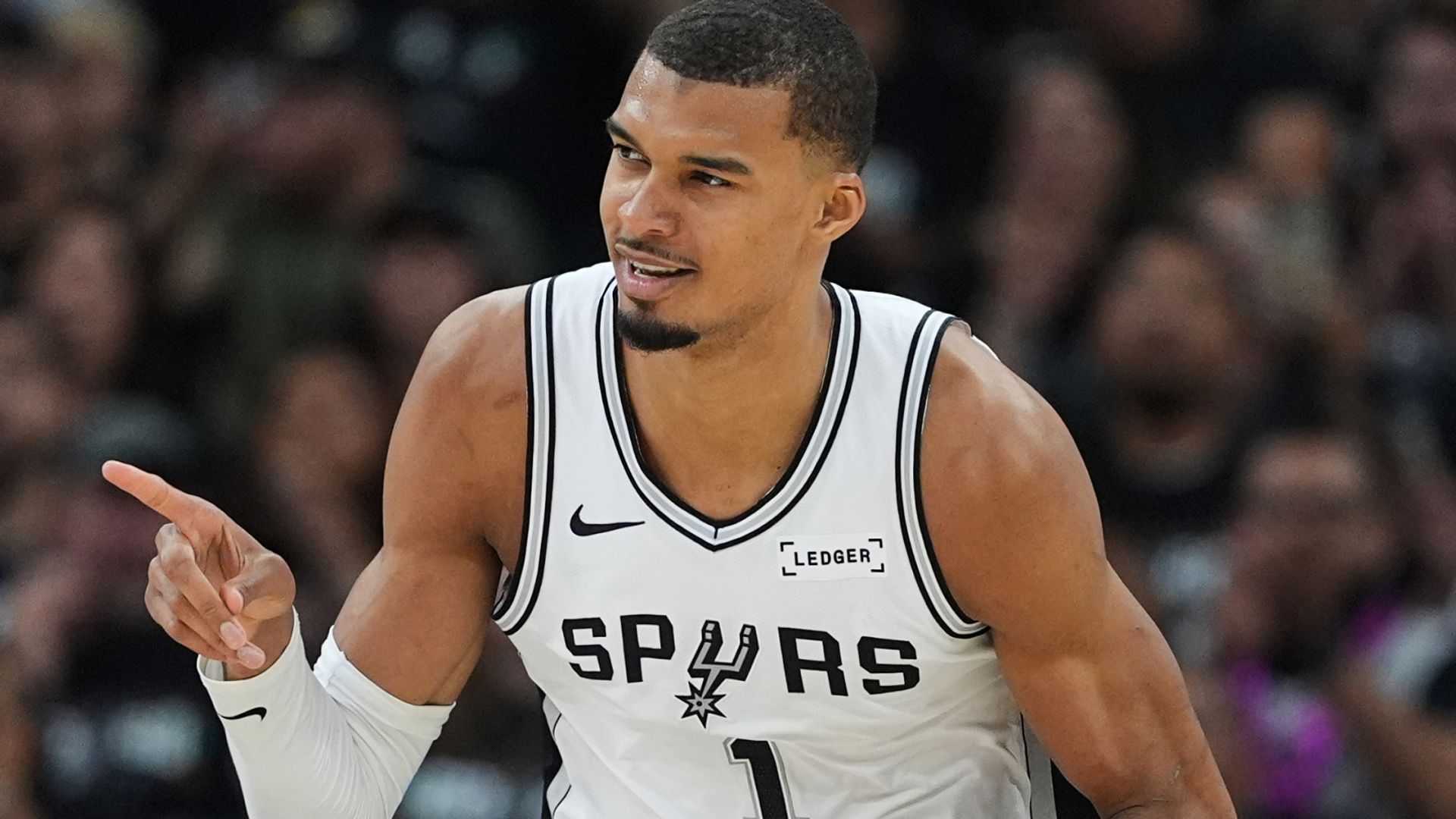 5年2.85亿美金!NBA最不受待见FMVP!绿军酝酿大交易